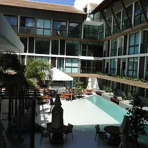 https://sunny-hall.portodegalinhashotels.com